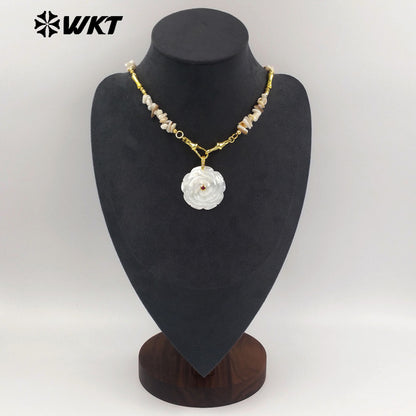 WT-JN380 Wonderful Crushed Stone Splicing Metal Chain With Natural Shell Zircon Flower Pendant Necklace For Fashion Matching