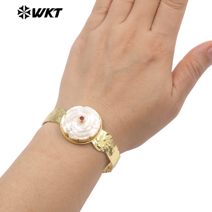 MPB145 New Product 18K Gold Electroplated Zircon And White Shell Carved Flower Shape Cuff Bangle For Women Fashion Accessory