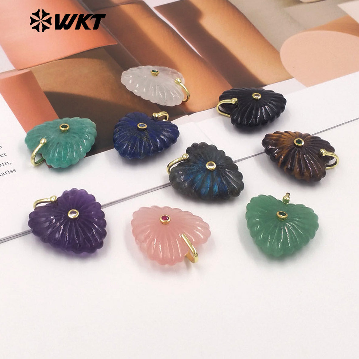 WT-P2091 Fashion Wholesale Natural Gemstone Hand Carved Heart Shape Gold Pendants For Friends Anniversary Gift Accessories