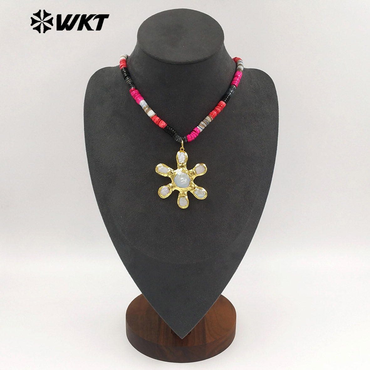 WT-JN402 Gorgeous Stone Beads Splicing Chain With Gold Plated Natural Freshwater Pearl Flower Pendant Necklace As Friend Gift