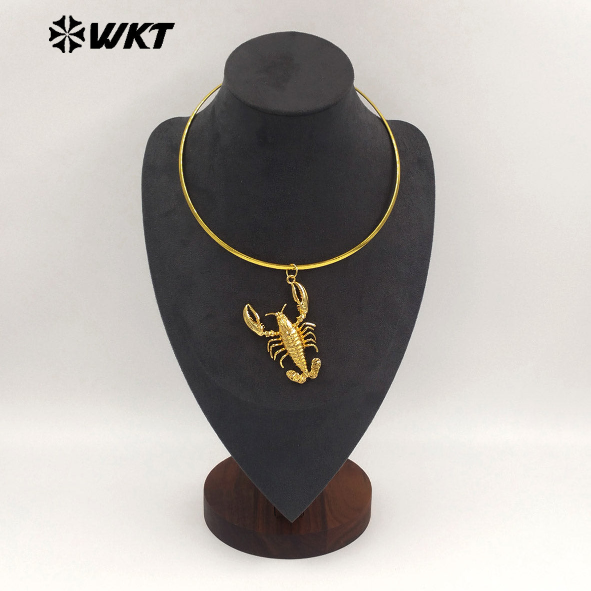WT-MN1006 Popular Design Gold Electroplating Choker With Yellow Brass Crayfish Pendant Necklace For Lady Party Matching