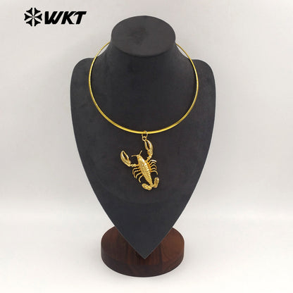 WT-MN1006 Popular Design Gold Electroplating Choker With Yellow Brass Crayfish Pendant Necklace For Lady Party Matching