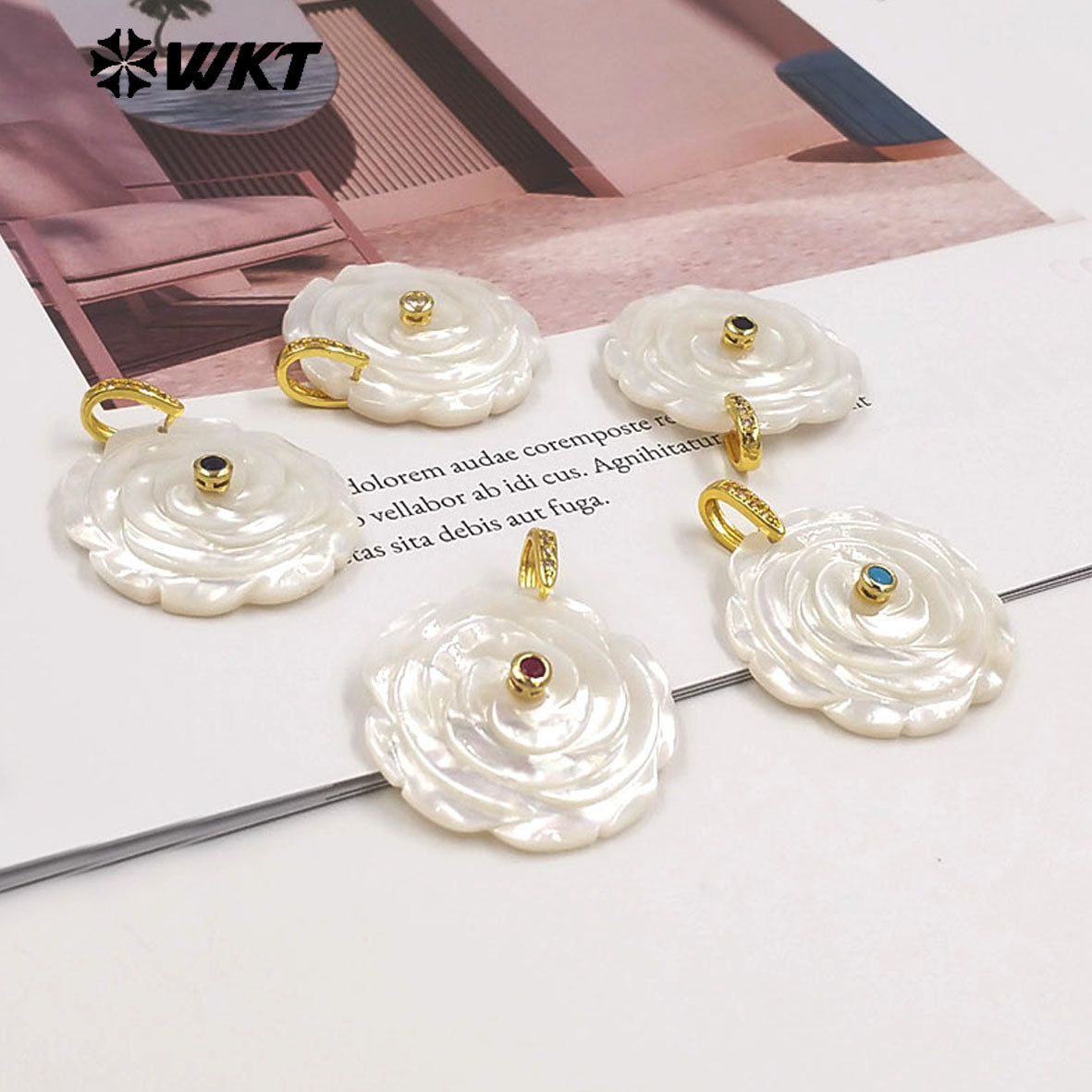 WT-JP474 High Quality Zircon Setting In Mother Of Pearl Hand Carved Flower Shape Gold Pendants As Necklace DIY Accessories