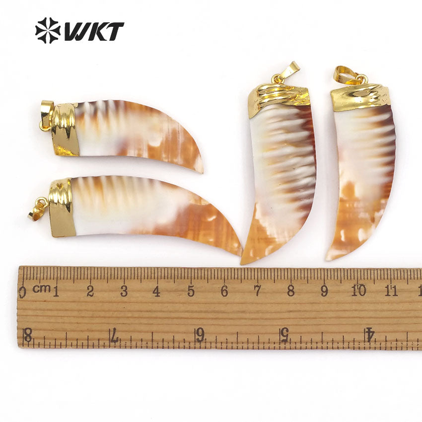 WT-JP065 Random Size Fat Horn Gold Capped Beautiful Lines Bohemia Style Jewelry in Knife Shape Natural Sea Shell Horn Pendant
