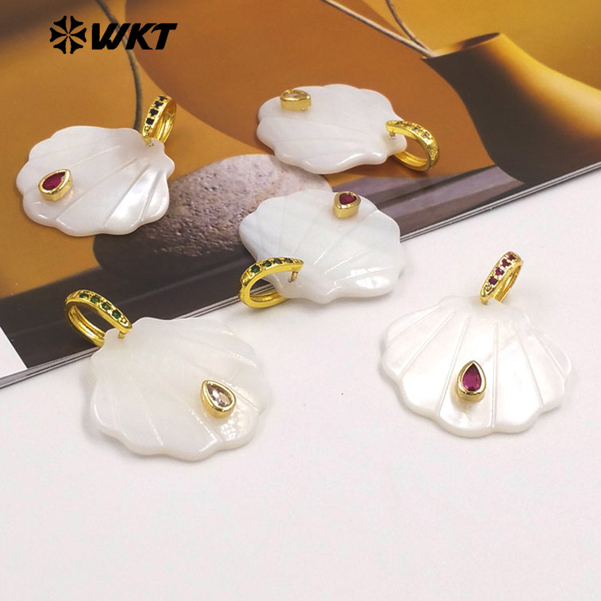 WT-JP478 Women Newest Waterdrop Shape Zircon And White Shell Hand Carved Gold Pendant For Friend Gift Making Accessories