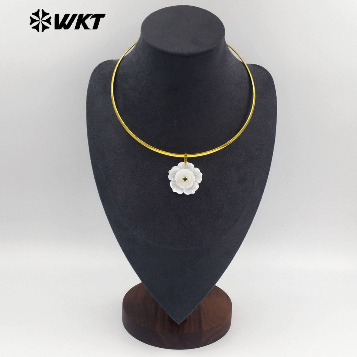 WT-JN382 Popular Design Gold Plated Natural Shell Zircon Flower Shape Pendant Chockers Necklace For Women Party Jewelry