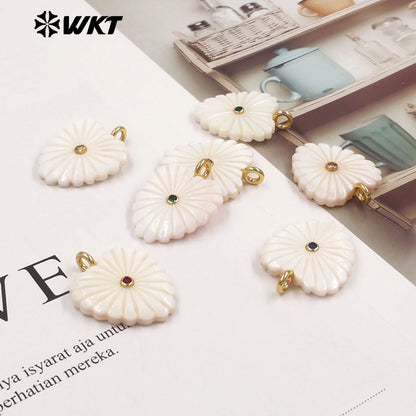 WT-JP526 Newest Exclusive Design Zircon And White Shell Hand Carved Heart Shape Pendant For Girls Romantic Jewelry Decorative
