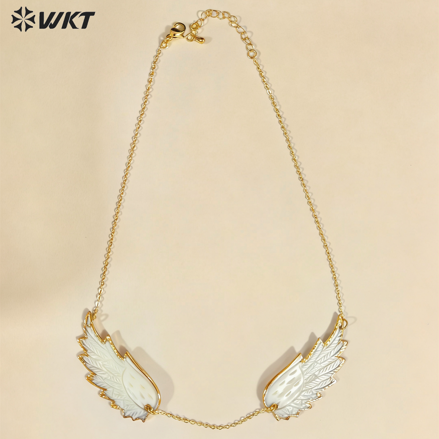 WT-JN385 New Arrival 18K Gold Plated Natural Shell Hand Carved Feathers Shape Pendants Necklace For Lady Fashion Jewelry