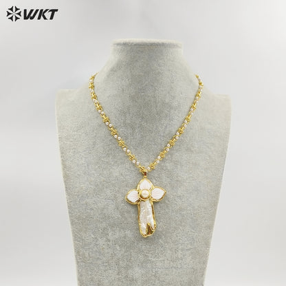 WT-JN327 Exquisite Natural Pearl and Shell Pendant Necklace 18K Gold Plated Beautiful Chain Elegant Ladies Daily Decoration