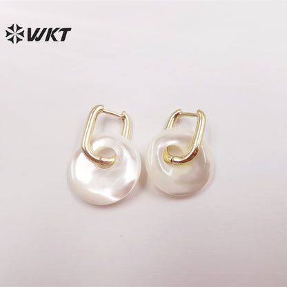WT-MPE074 Women's Earring Gifts Adorable Petite Shell with Enamel Earrings Colorful Round Pendant 18k Real Gold Plated Earrings