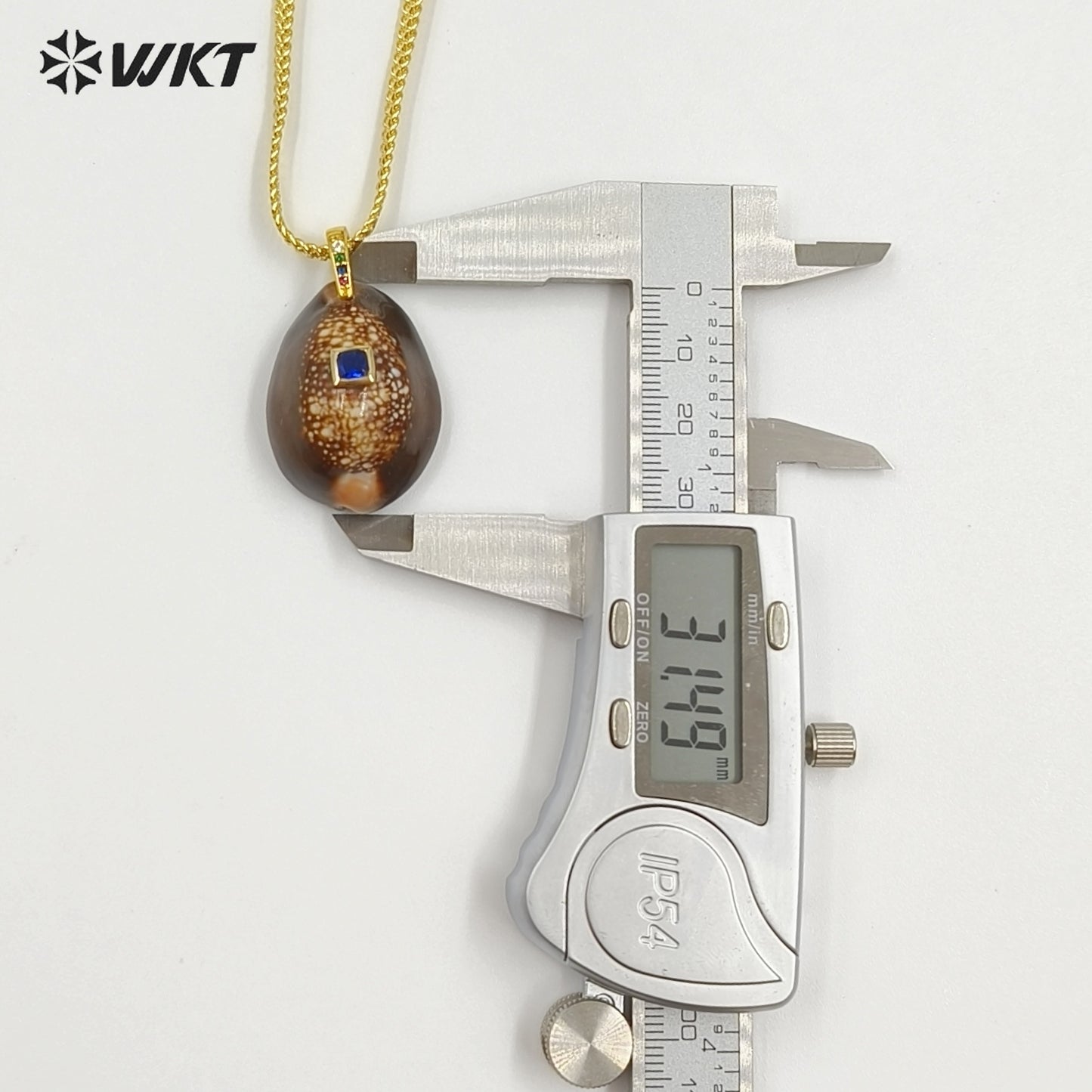 WT-JN386 Newest Minimalism Gold Electroplated Chain With Snow Mountain Cowrie Shell Pendant Necklace For Girl Summer Wearing
