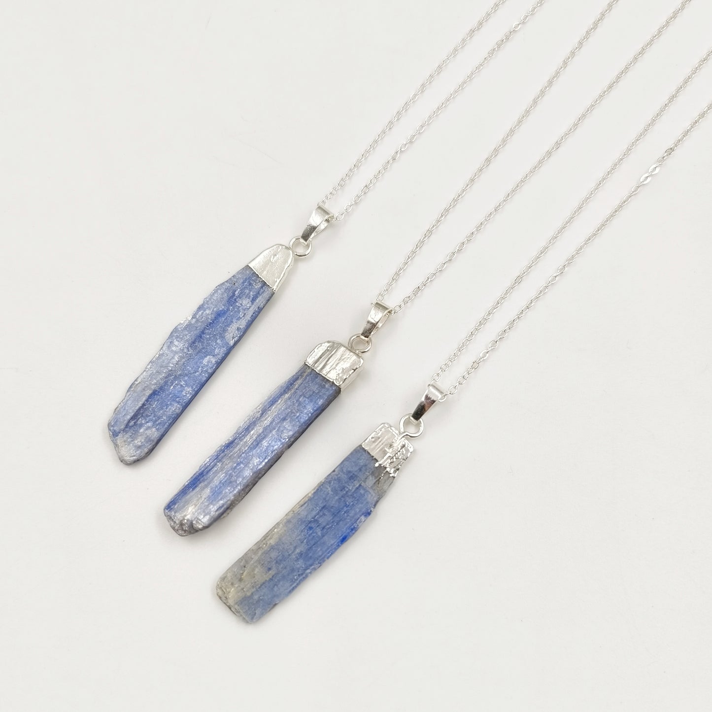 WT-N451 Wholesale Natural Raw Blue Kyanite Necklace Fashion Gemstone Charm Kyanite with 18k Gold Plated Pendant Necklace