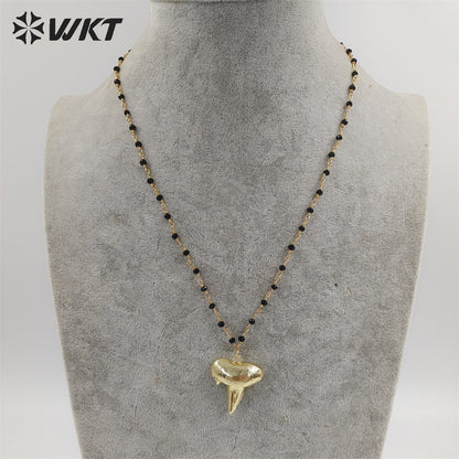 WT-N227 Wholesale Fashion 18k Gold Plated Natural Shark Tooth Necklace with Black Rosary Beads Real Teeth Bone Necklace