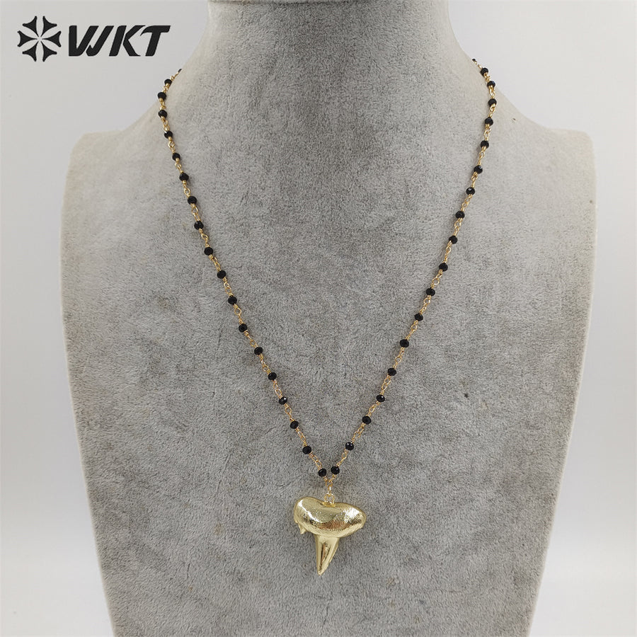 WT-N227 Wholesale Fashion 18k Gold Plated Natural Shark Tooth Necklace with Black Rosary Beads Real Teeth Bone Necklace