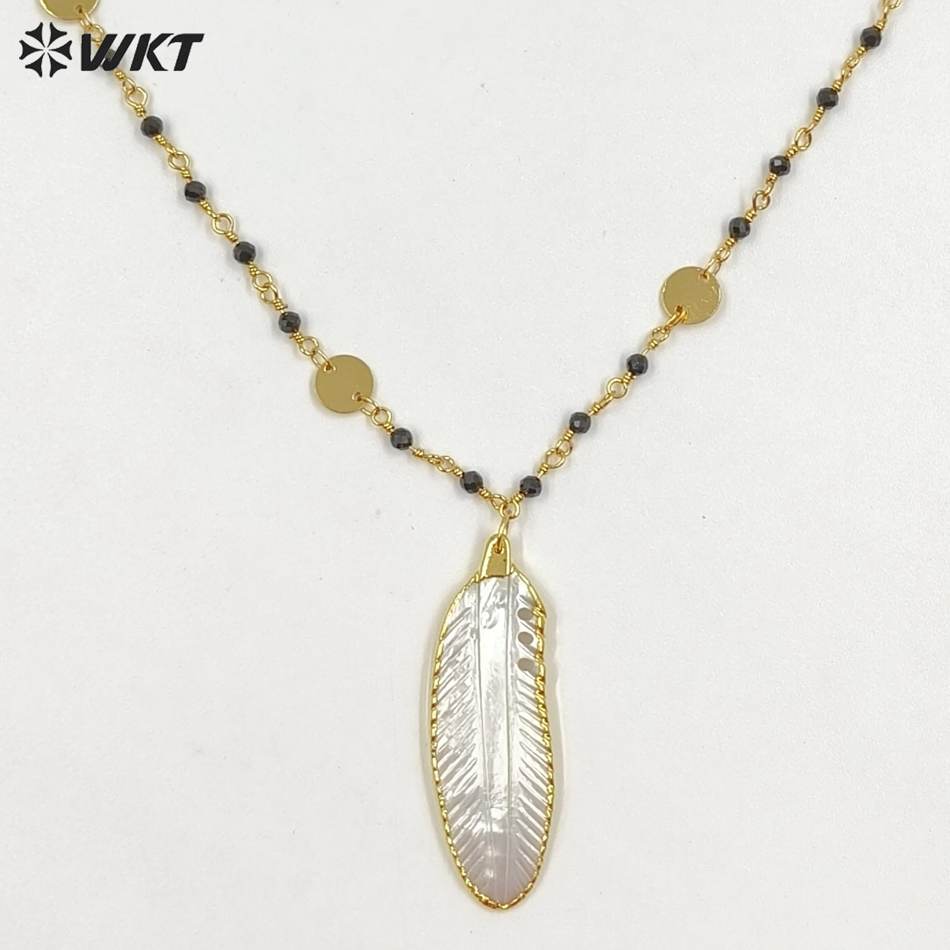 WT-JN400 Fashion Elegant Style Gold Plated Little Stone Chain With Natural Shell Feather Pendant Necklace For Lady Matching