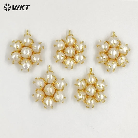 WT-JP489 Beautiful 18K Gold Plated Natural Freshwater Pearls Decorated Flower Shape Pendant For Female Necklaces Making