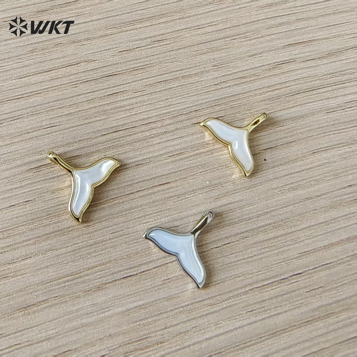 WT-MP325 Newest Lovely Gold Electroplated Ocean Series Yellow Brass And Zircon Fishtail Shape Little Pendants For Necklace DIY