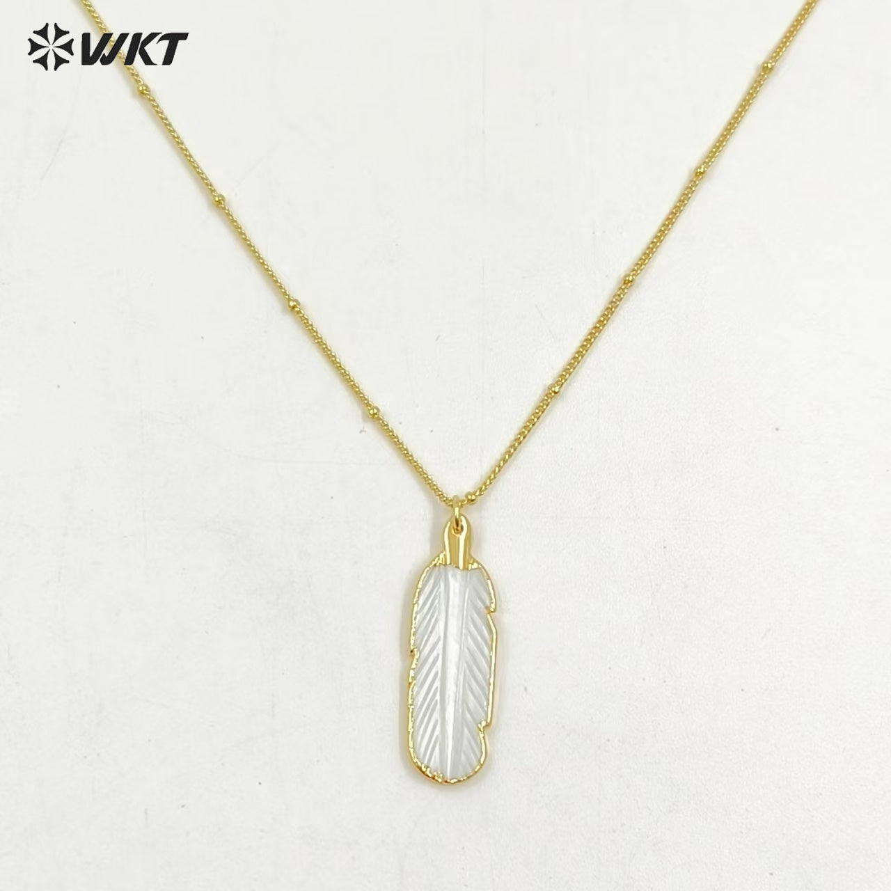 WT-N1081 WKT Wholesale Hot Natural Shell Carved Feather Charming 18k Real Gold Plated Cable Beaded Link Chain Shell Necklace