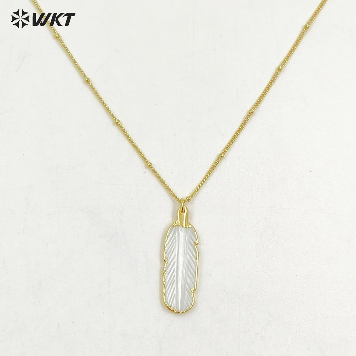 WT-N1081 WKT Wholesale Hot Natural Shell Carved Feather Charming 18k Real Gold Plated Cable Beaded Link Chain Shell Necklace
