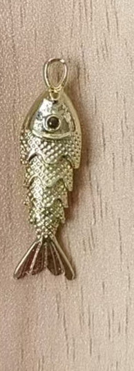 WT-MP322 High Quality Ocean Series Multi Designs Yellow Brass Gold Electroplated Metal Fish Shape Pendants As Jewelry Findings