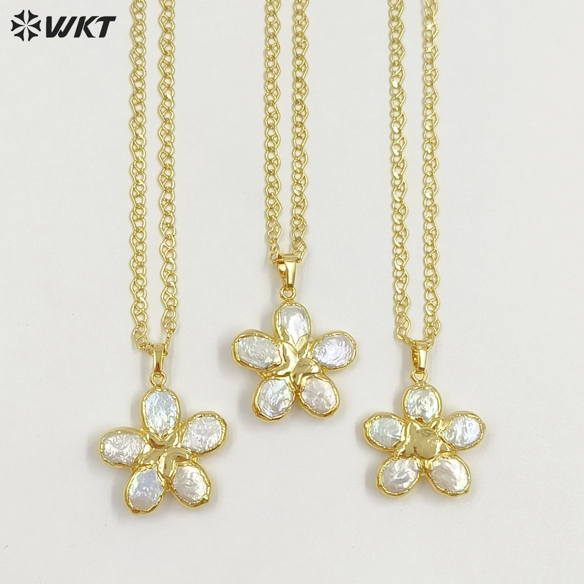 WT-JN339 Wonderful Gold Plated Natural Freshwater Pearl Flower Shape Pendant Necklace For Ladies Elegant Jewelry Wearing