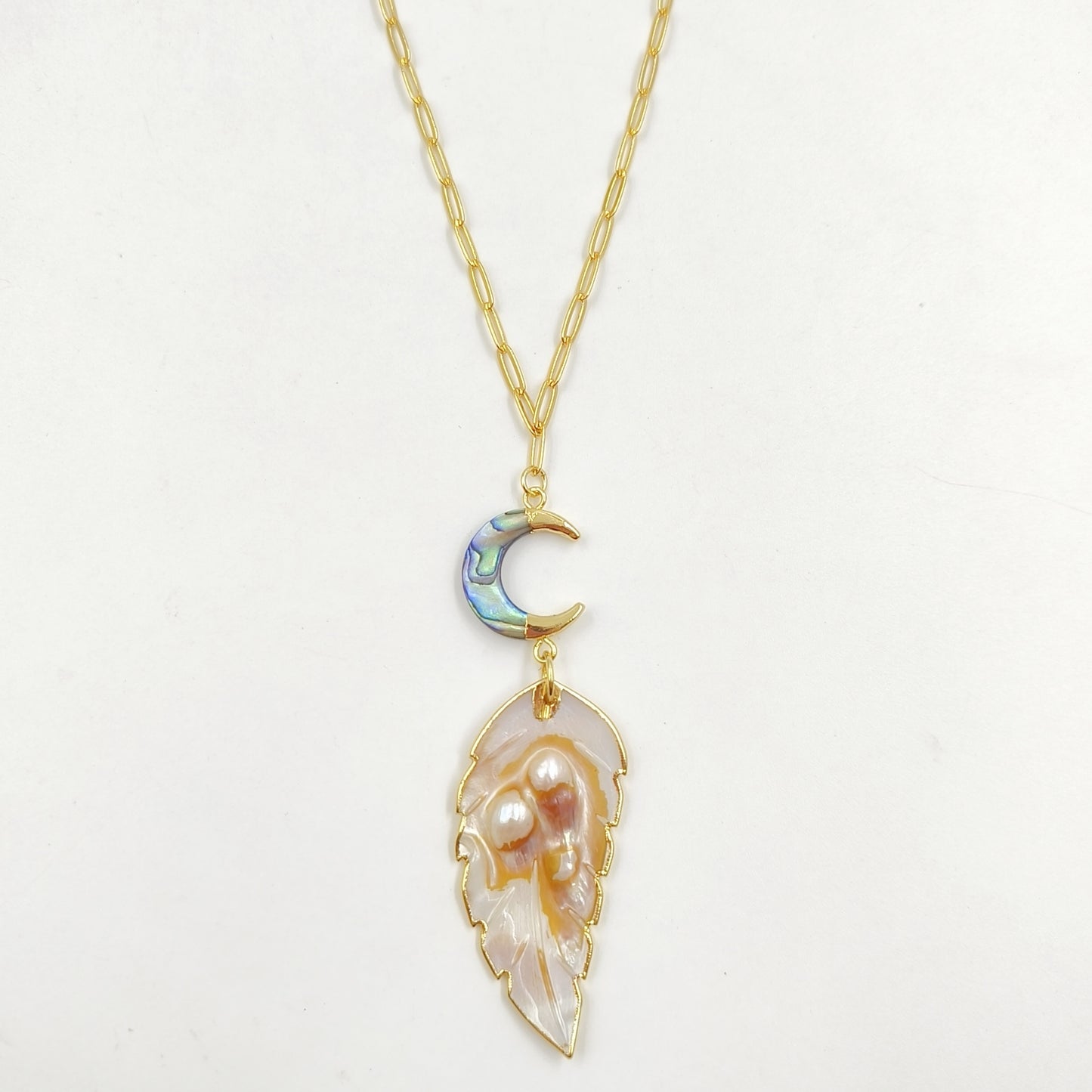 WT-JN308 New Design Fantastic 18K Gold Plated Moon Leaf Shaped Irregular Natural Shell Necklace for Women As Anniversary Gift