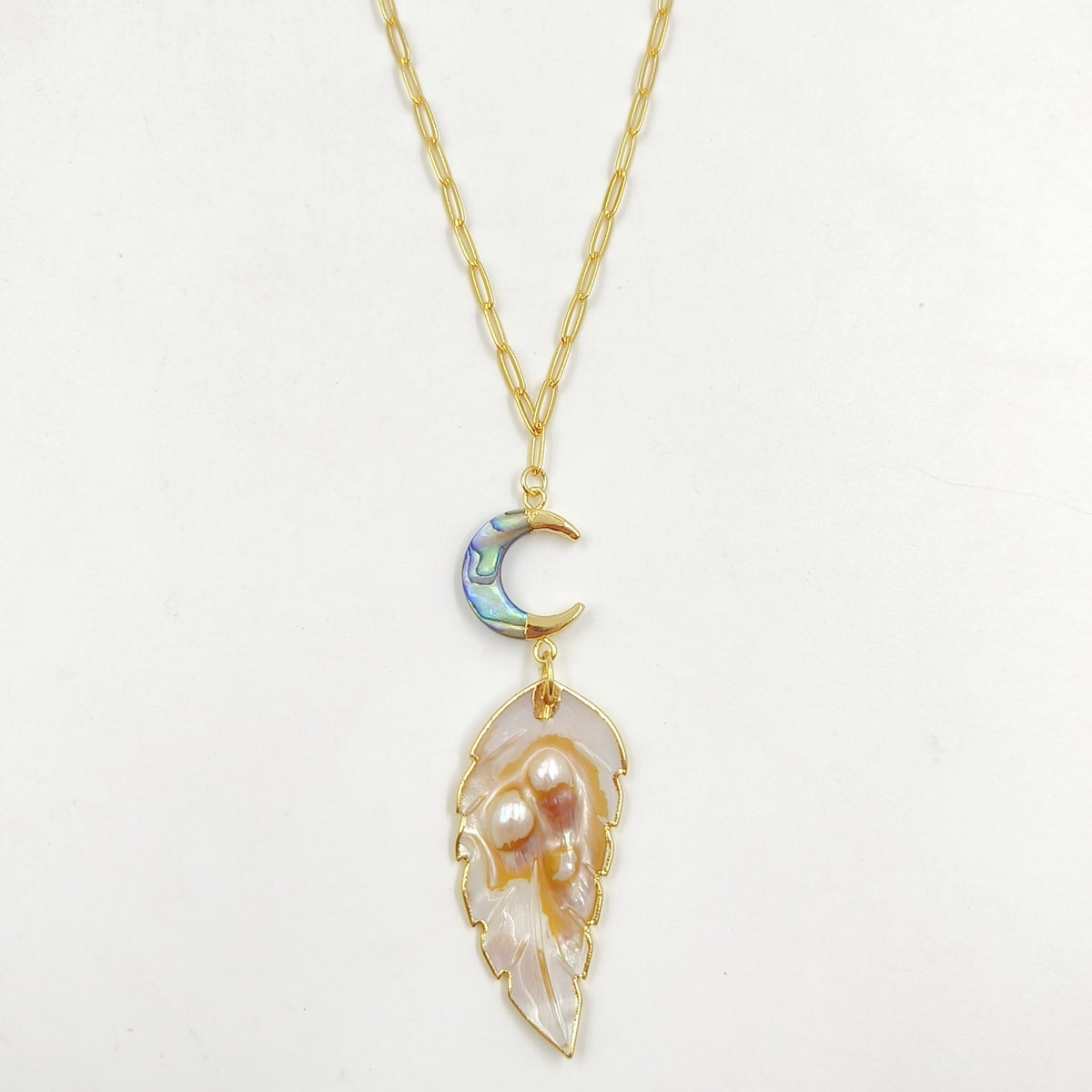 WT-JN308 New Design Fantastic 18K Gold Plated Moon Leaf Shaped Irregular Natural Shell Necklace for Women As Anniversary Gift