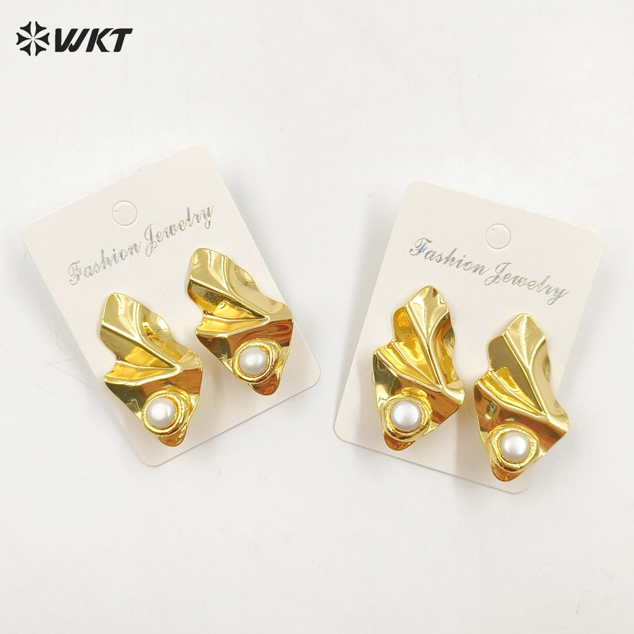 WT-MPE127 Women Fashion 18K Real Gold Plated Geometric Uneven Brass Made With Natural Pearl Decorative Earring Studs