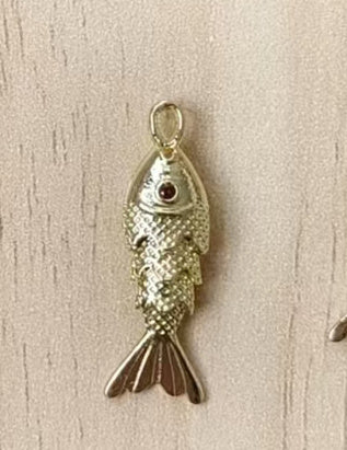 WT-MP322 High Quality Ocean Series Multi Designs Yellow Brass Gold Electroplated Metal Fish Shape Pendants As Jewelry Findings