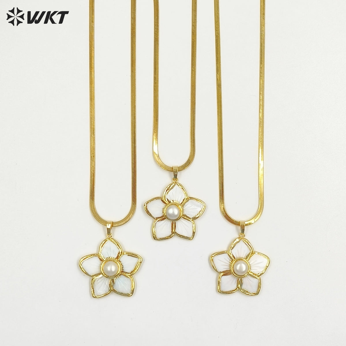 WT-JN326 Wholesale Romantic Necklace Gold Plated Flower Shape Pendant with Shell and Pearl Jewelry Gift for Ladies Party