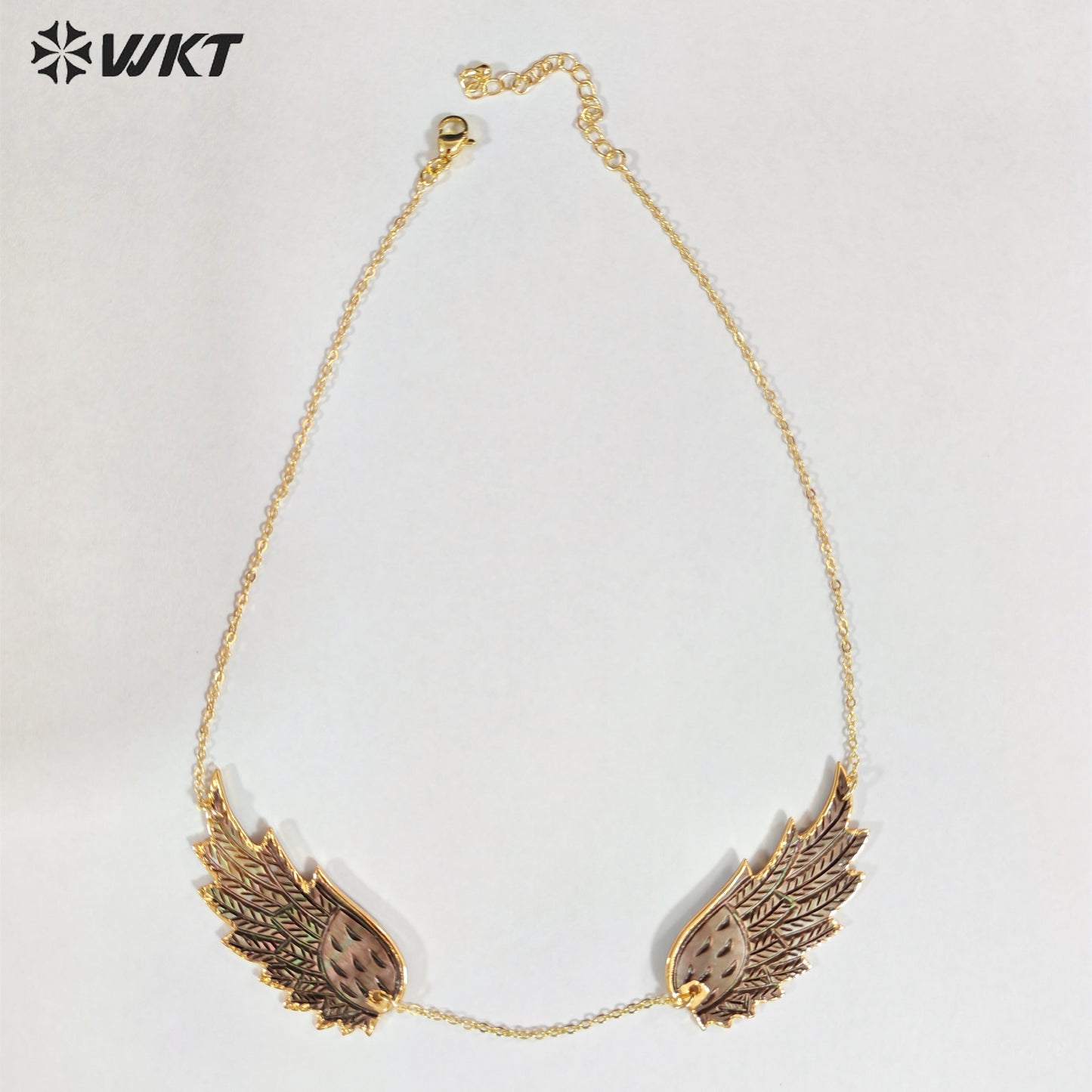 WT-JN385 New Arrival 18K Gold Plated Natural Shell Hand Carved Feathers Shape Pendants Necklace For Lady Fashion Jewelry
