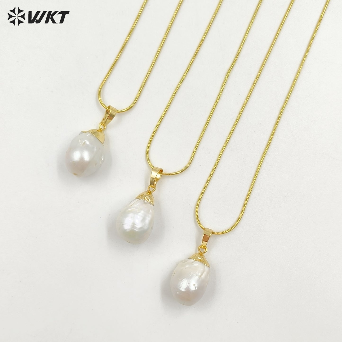 WT-N912 Elegant Natural Mother of Pearl Necklace , Charm 18k Real Gold Plated Cap Bail Pearl Necklace for Women