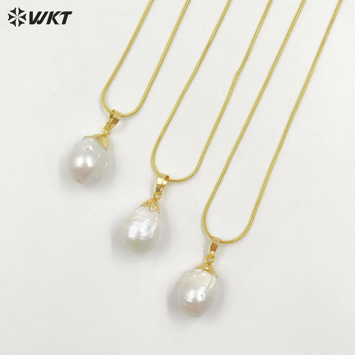 WT-N912 Elegant Natural Mother of Pearl Necklace , Charm 18k Real Gold Plated Cap Bail Pearl Necklace for Women