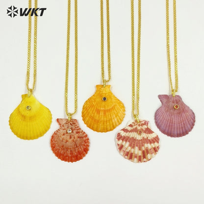 WT-JN396 Beautiful Popular Zircon And Natural Colors Scallop Shell Pendants Necklaces For Women Summer Beach Matching Accessory