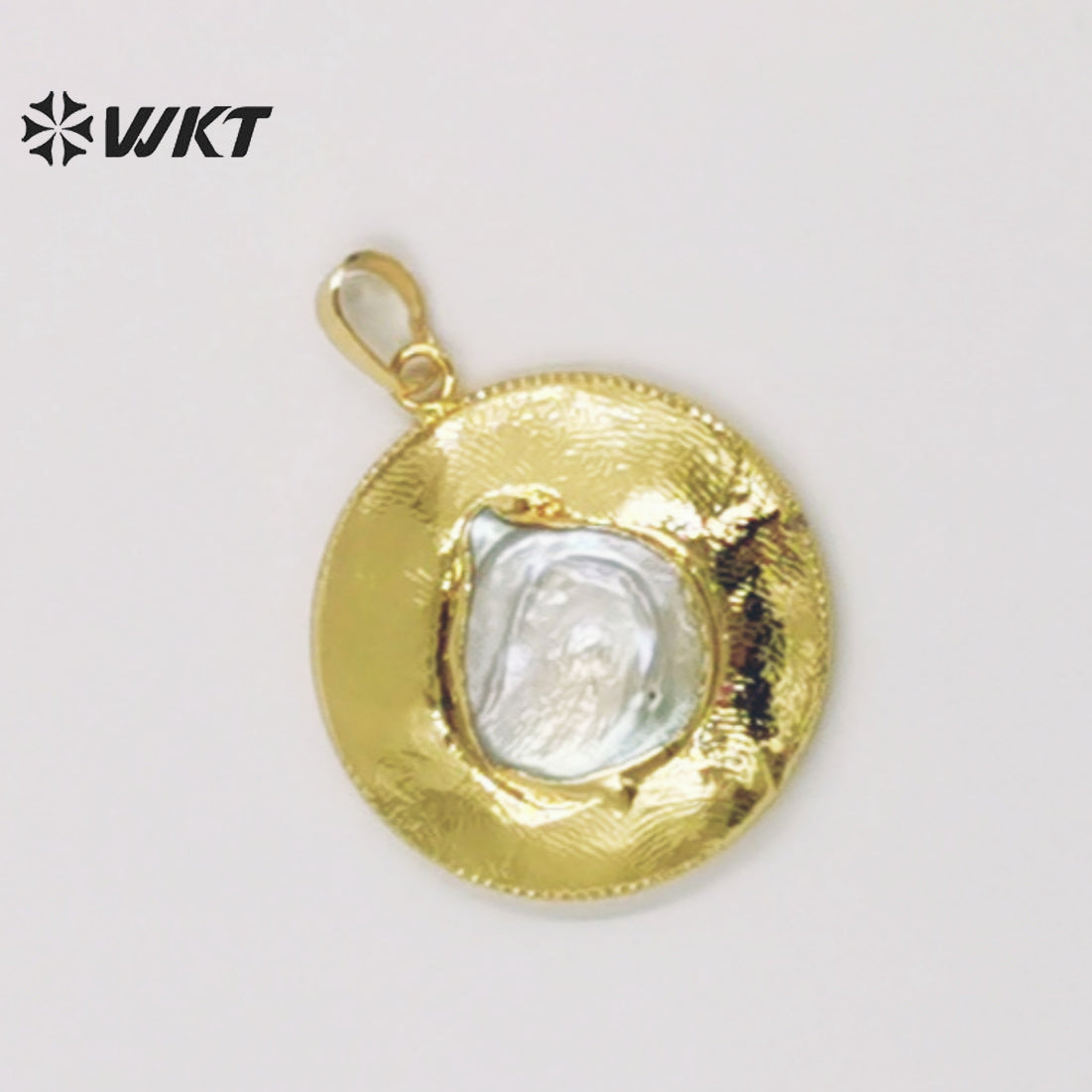 WT-JP303 Lovely Delicate Pendant Round 18k Gold Plated Vintage Pendant Women's Jewelry Accessories Freshwater Pearl Pendant