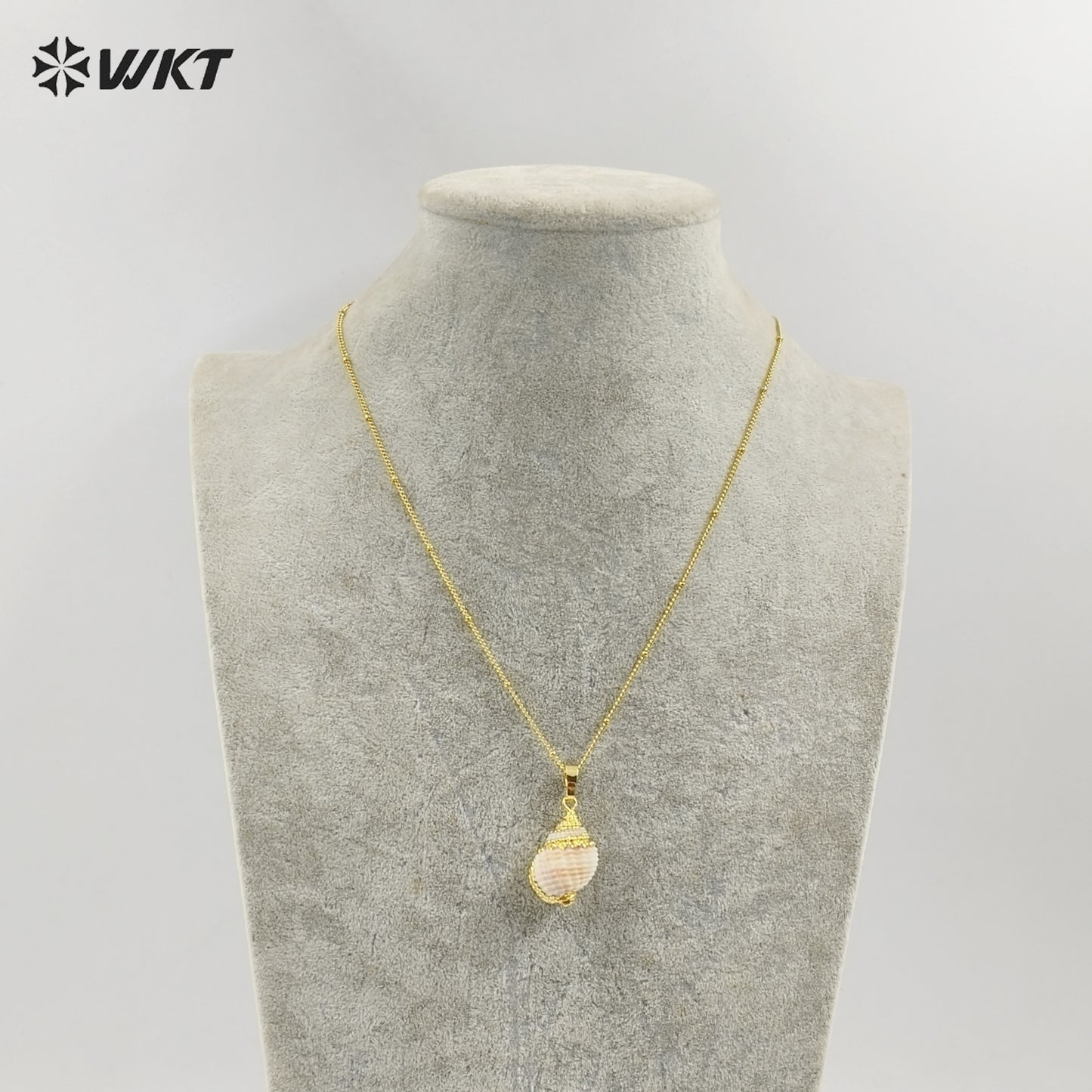 WT-JN023 New Arrivals! Wholesale Natural Shell Necklace Genuine Sea Shell Trumpet Pendants With Gold Color Plated for Lady Girl
