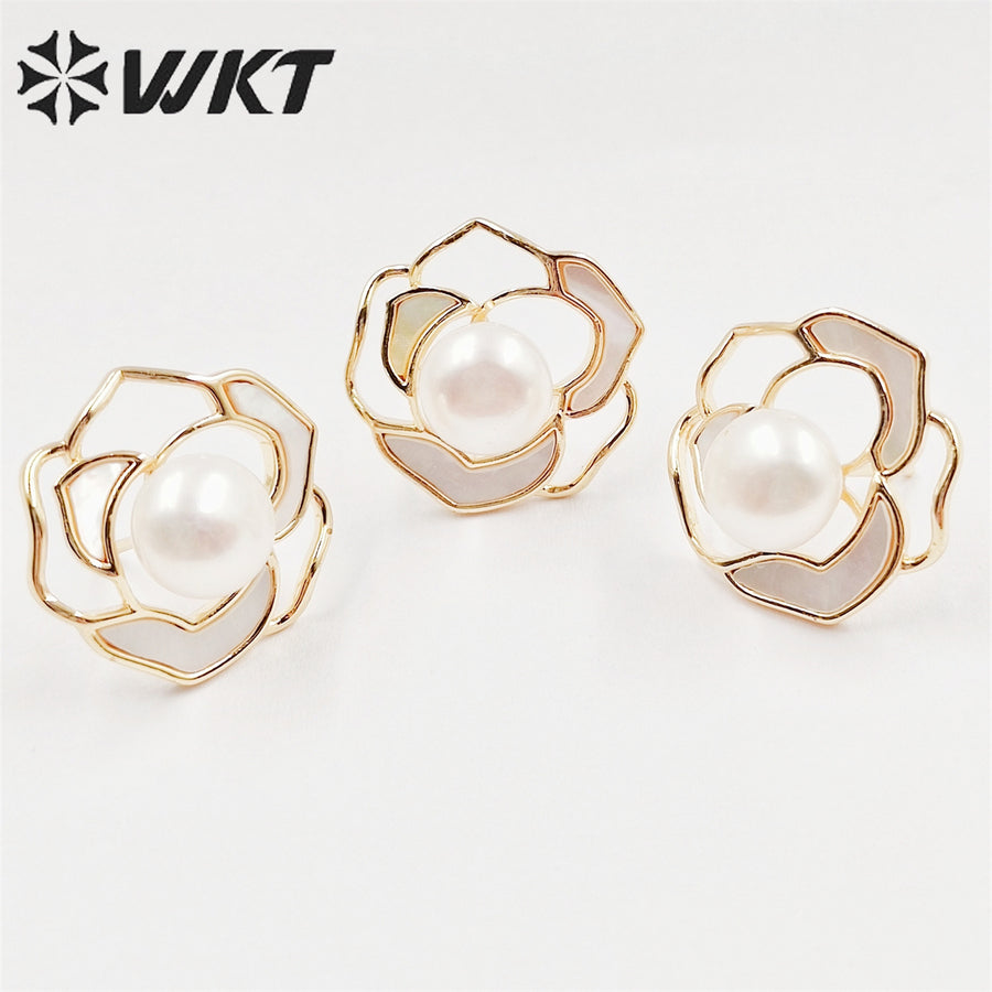 WT-MPE086 Newest Charming Fashion Rose Flower Shell Studs Gorgeous Lady Freshwater Pearl Flower Studs in Gold Electroplated
