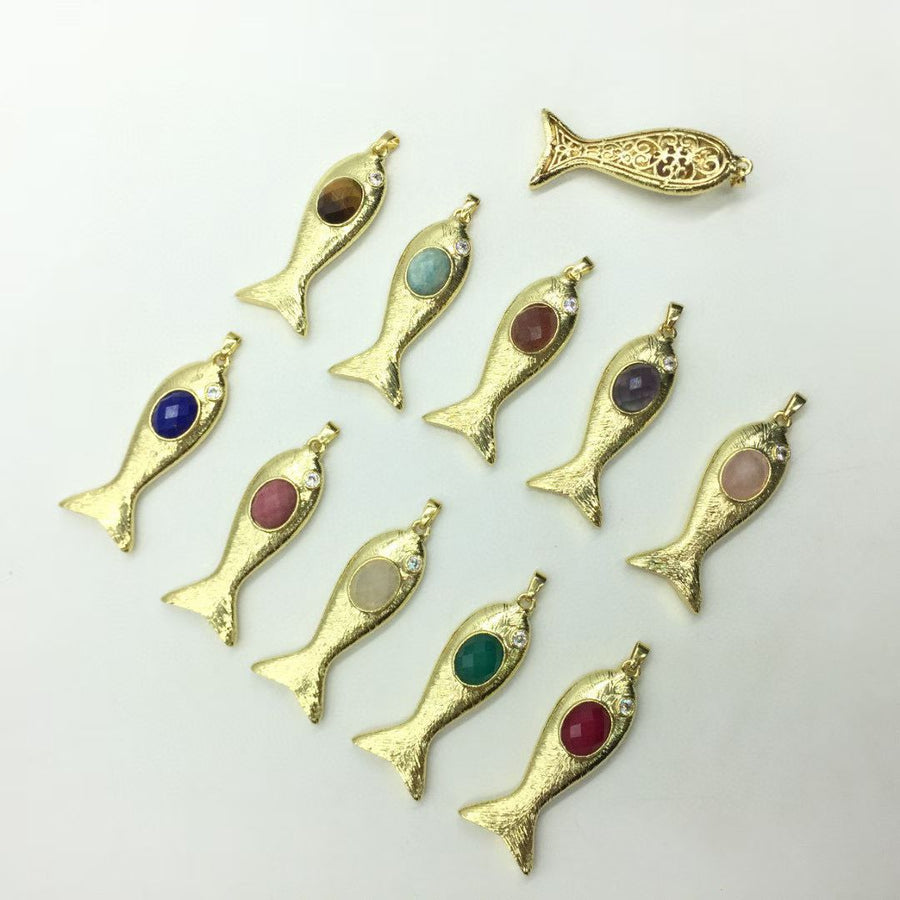 WT-MP319 Dainty Cute Gold Plated Natural Gemstones And Zircon Hollow Design Fish Shape Pendants For Girls Necklace Making