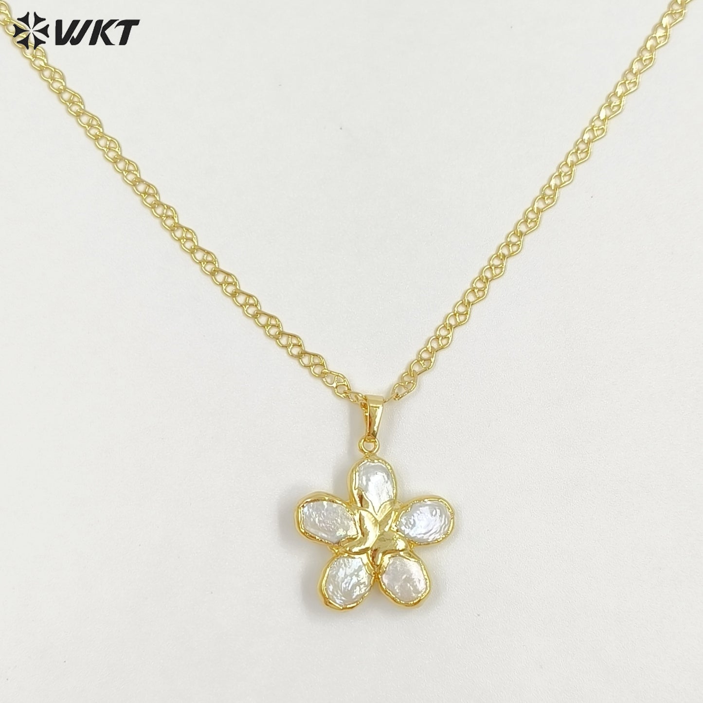 WT-JN339 Wonderful Gold Plated Natural Freshwater Pearl Flower Shape Pendant Necklace For Ladies Elegant Jewelry Wearing