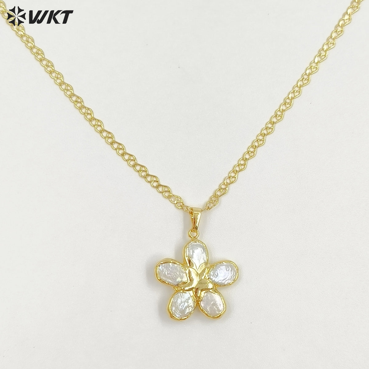 WT-JN339 Wonderful Gold Plated Natural Freshwater Pearl Flower Shape Pendant Necklace For Ladies Elegant Jewelry Wearing