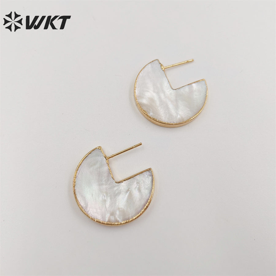 WT-MPE077 Wholesale Gold Plated Natural MOP Shell Earring Women Crescent Horn Earring for Wedling or Office Style Earrings