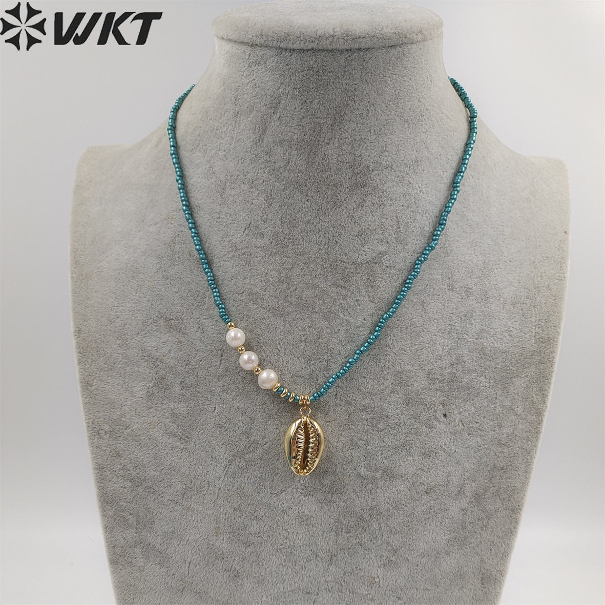 WT-JN211 Women Chic Vintage Summer Natural Sea Cowrie Necklace 2mm Tiny Ceramic Beads 16 Inch Long Conch Shell Charm Necklace