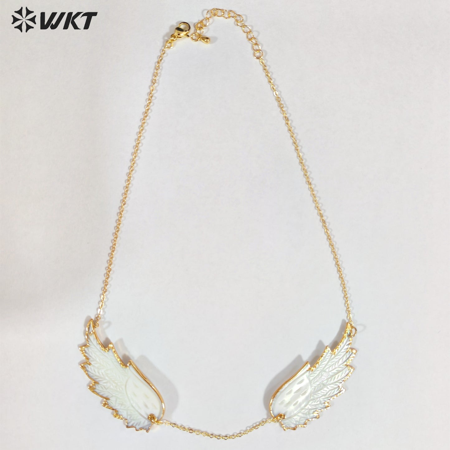 WT-JN385 New Arrival 18K Gold Plated Natural Shell Hand Carved Feathers Shape Pendants Necklace For Lady Fashion Jewelry