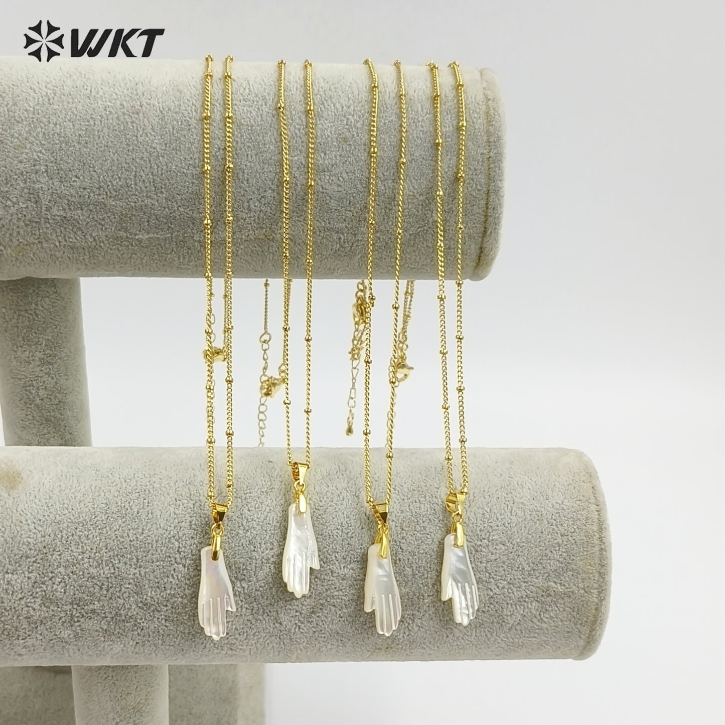 WT-JN395 Delicate Gold Thin Chain With Mother Of Pearl Hand Shape Little Pendant Necklace For Female Elegant Daliy Jewelry