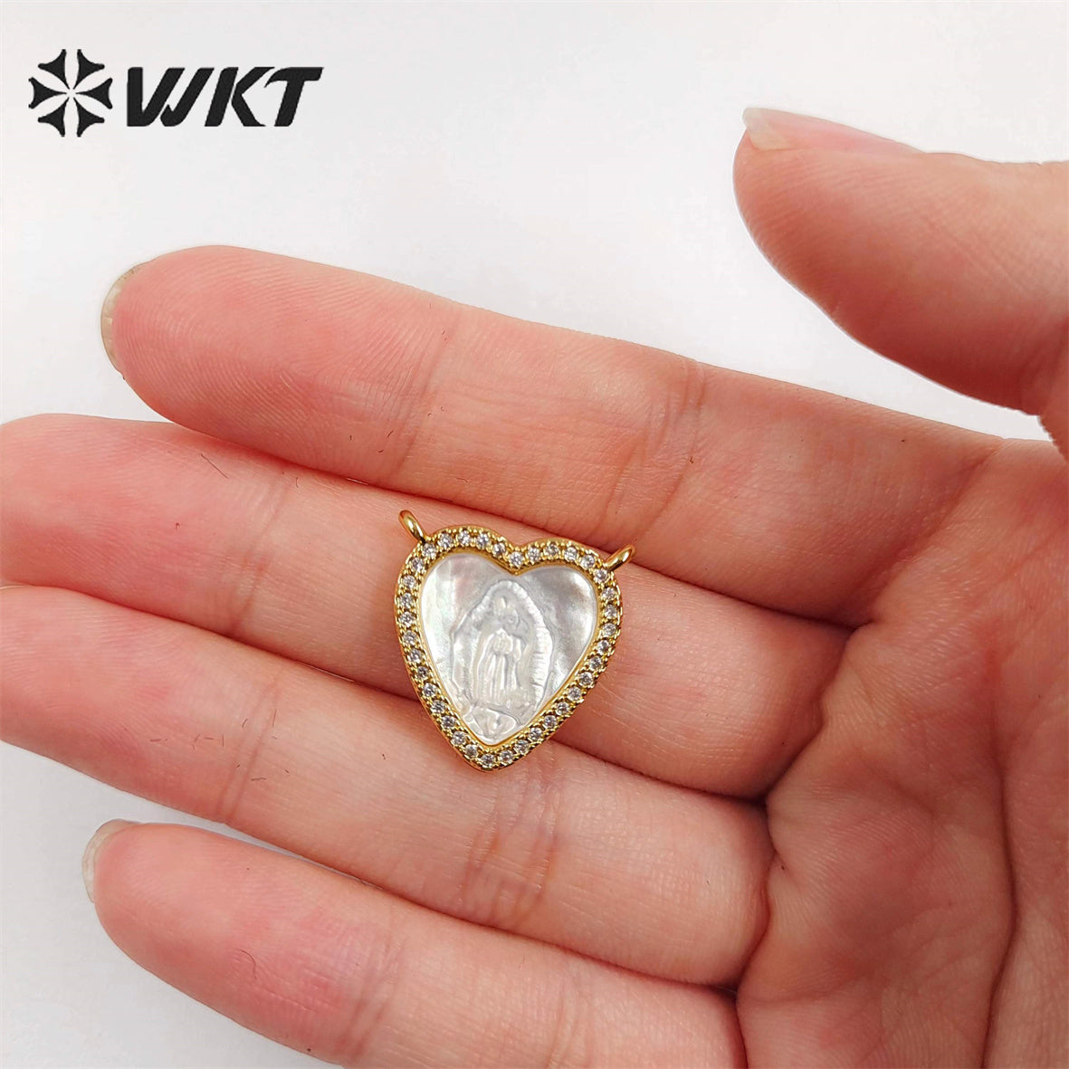 WT-JP328 Wholesale Small MOP Shell Carve Micropavd Lady Virgin Mary Gudalupe Charms Lovely Heart Religion Miraculous Pendant