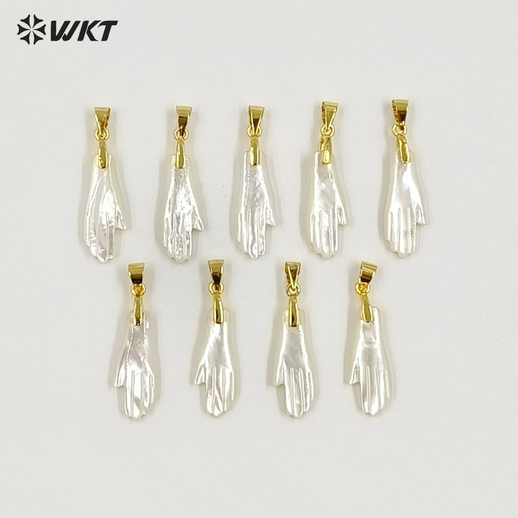 WT-JP502 Simple Classic Design Mother Of Pearl Carved Hand Shape Little Gold Pendant For Lovely Women Earrings Making