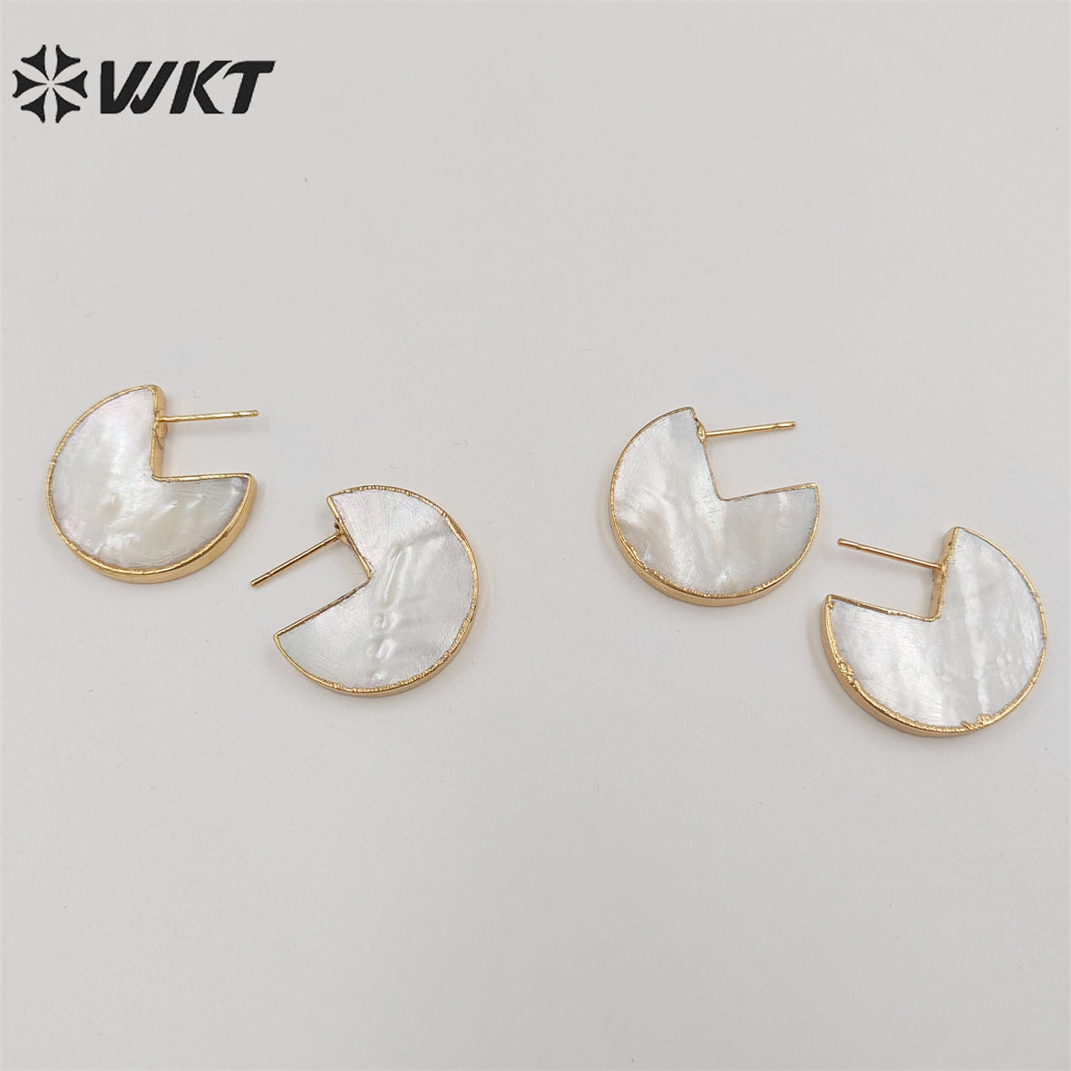 WT-MPE077 Wholesale Gold Plated Natural MOP Shell Earring Women Crescent Horn Earring for Wedling or Office Style Earrings
