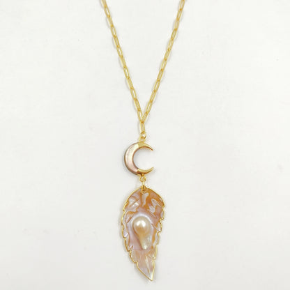 WT-JN308 New Design Fantastic 18K Gold Plated Moon Leaf Shaped Irregular Natural Shell Necklace for Women As Anniversary Gift