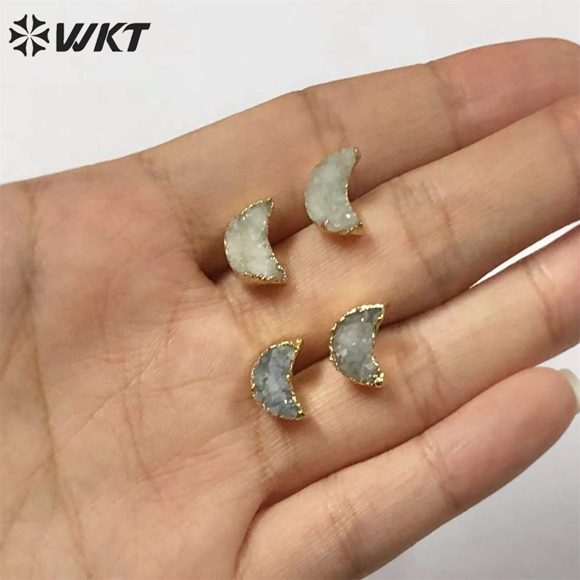 WT-E282 Design Lovely Natural Druzy Quartz Crescent Earring Colorful Tiny Moon Quartz Stud Earring With 24k Gold Electroplated