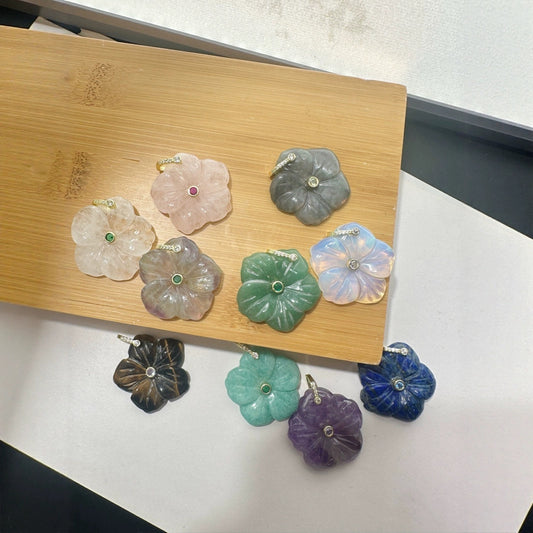 WT-P2029 Delicate Fashion Zircon And Natural Gemstones Hand Carved Lovely Flower Shape Pendant For Ladies Jewelry Making